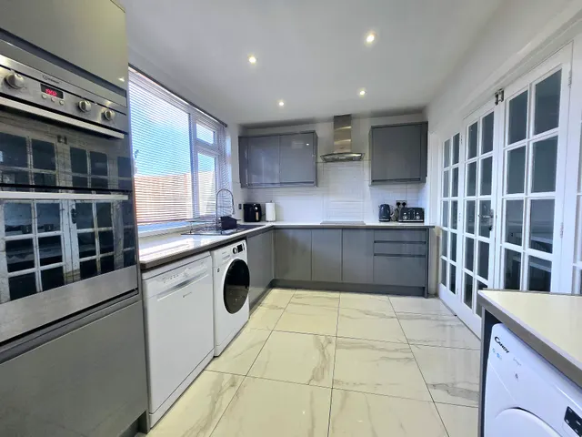 Holyrood Avenue, Harrow, HA2, photo 3