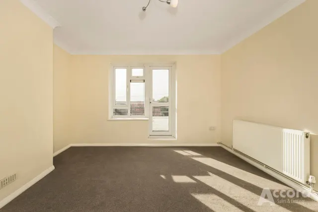 Redcar Road, Romford, RM3, photo 2