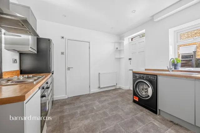 Melfort Road, Thornton Heath, photo 1