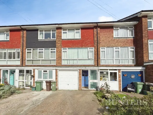 Hollymead, Carshalton, photo 1
