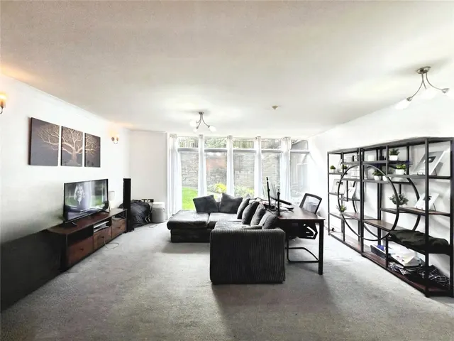 Moorside Avenue, Crosland Moor, HD4, photo 2