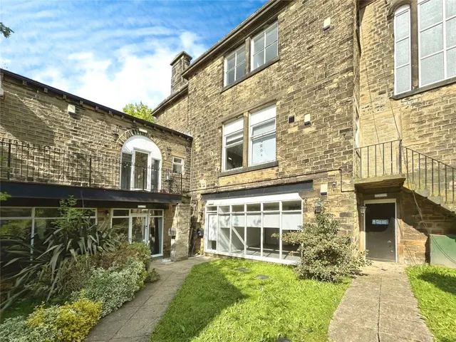 Moorside Avenue, Crosland Moor, HD4, photo 1