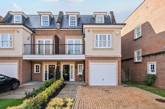 Lincoln Grove, Weybridge, KT13, photo 1