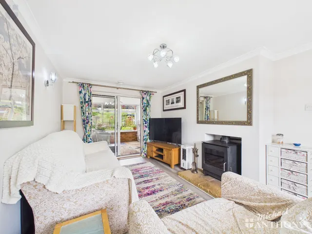 Photo 2 — Linnet Drive, Westcott, Aylesbury, HP18 0PB