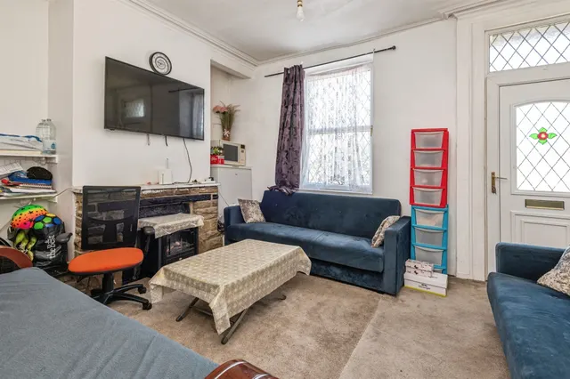 Wakefield Road, Huddersfield, HD5, photo 3