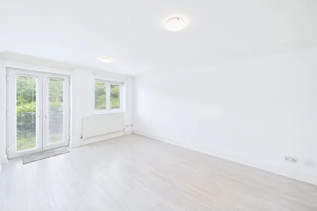Waterside, The Moorings, CV31, photo 2