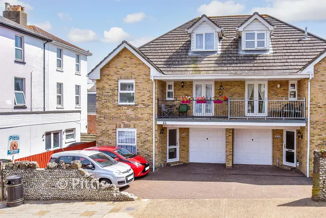 Beachfield Road, Sandown, PO36, photo 1