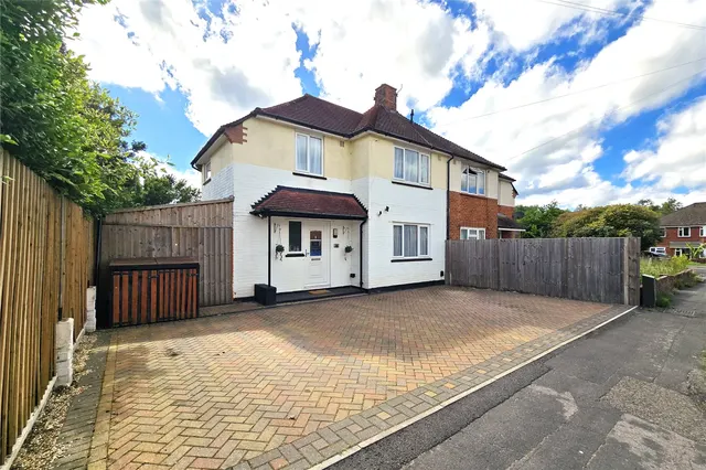 May Crescent, Ash, Surrey, GU12 6PT, photo 1