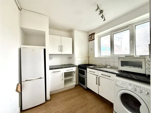 Reynolds Road, London, W4, photo 3