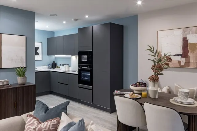 Lytton Way, SG1, photo 1
