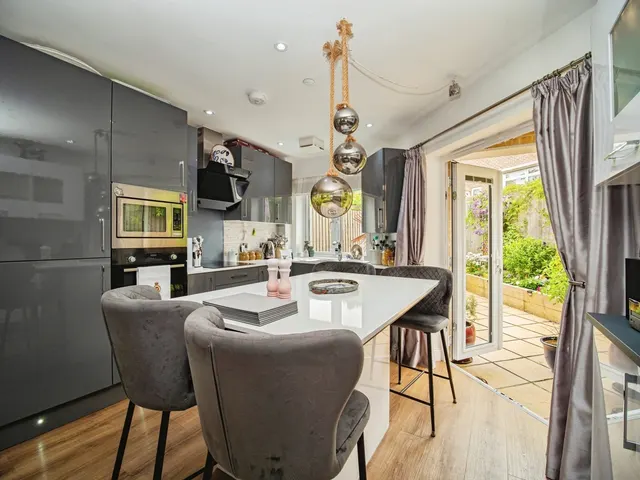 Coniston Crescent, Weymouth, DT3, photo 3