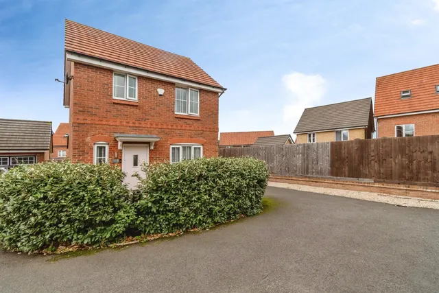 Ceramic Close, WEDNESBURY, photo 1