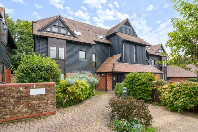 Palace Gate, Odiham, Hook, RG29 1JZ, photo 1