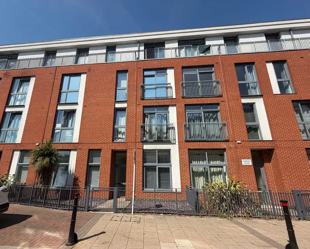 Guildford Street, Surrey Chertsey, KT16, photo 1