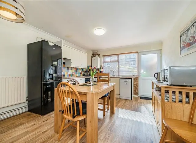 North Place, Teddington, TW11, photo 2