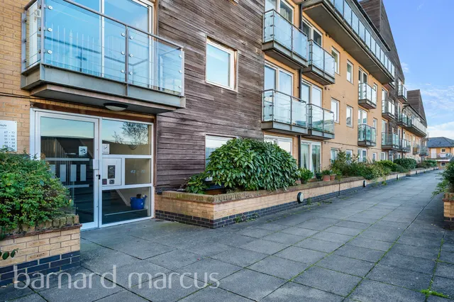 Photo 3 — Tilley Road, Feltham