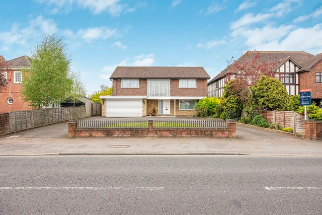 Hainault Road, Chigwell, Essex, IG7 5DL, photo 1