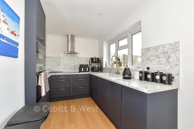 Spinney Walk, Barnham, PO22, photo 3