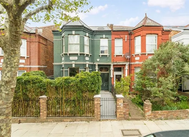 Skardu Road, Cricklewood, NW2, photo 1