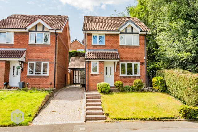 Midford Drive, Bolton, BL1 7LY, photo 1