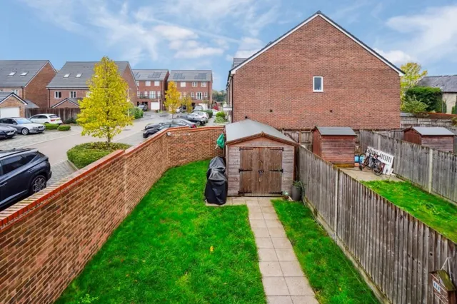 Masterman Place, Uxbridge, UB10, photo 2