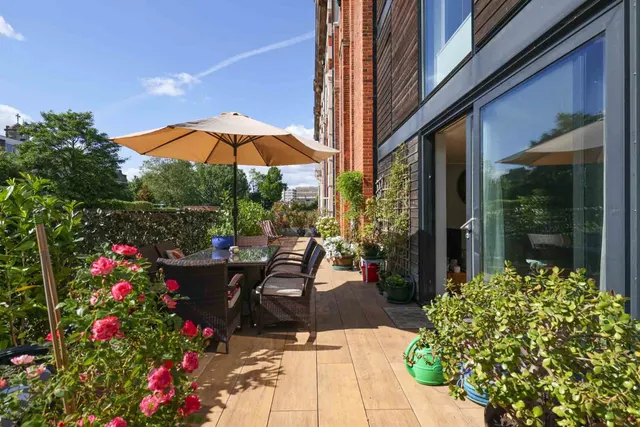 Great West Road, London, W6, photo 2