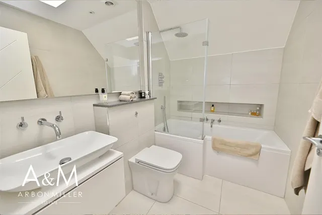 Cannonhall Court Netley Road, Essex Newbury Park, IG2, photo 2