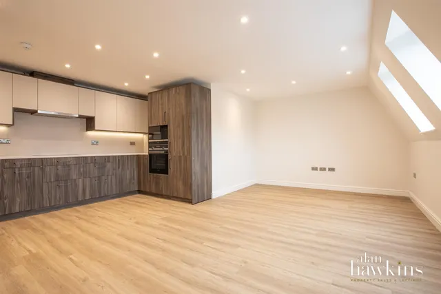 Andrews Court, Lyneham, photo 2