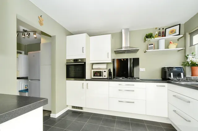 Churchill Close, Calne, SN11, photo 3