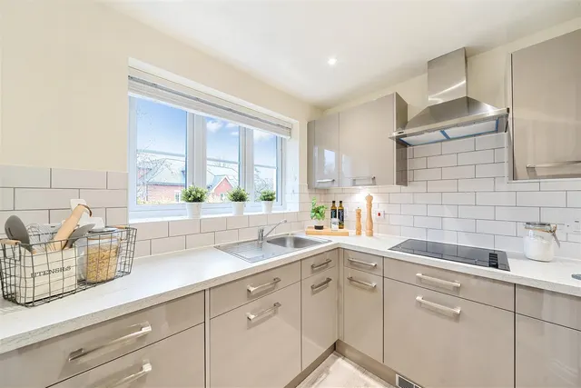 Leatherhead Road, Ashtead, KT21, photo 1