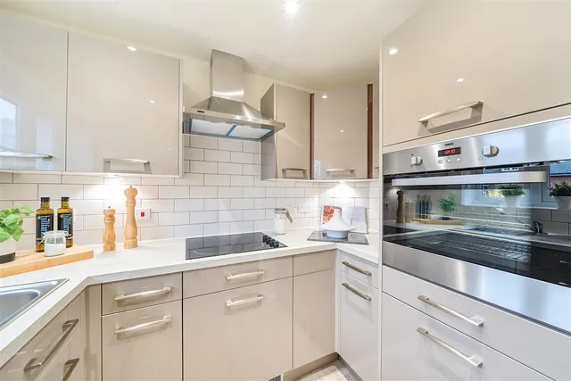 Leatherhead Road, Ashtead, KT21, photo 2