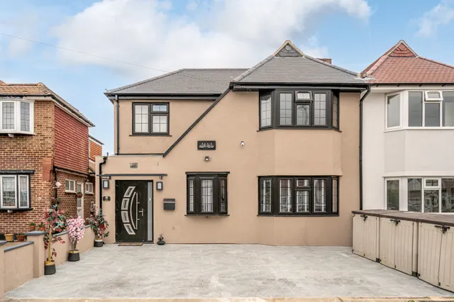 22 Kneller Road, New Malden, photo 1