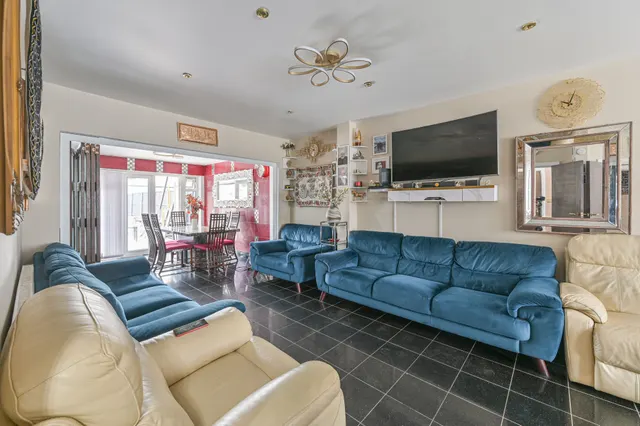 Photo 2 — 22 Kneller Road, New Malden