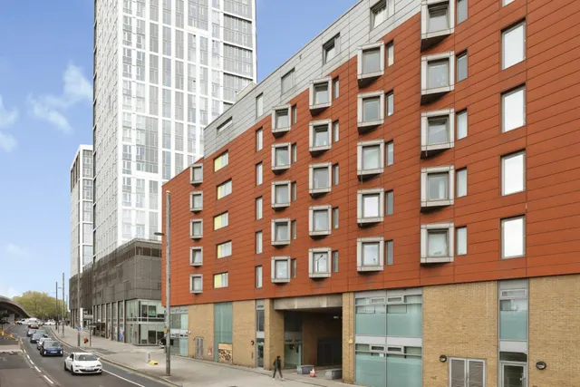 High Street, London, E15, photo 3