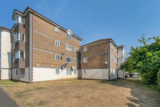 Tennyson Close, Enfield, EN3, photo 2