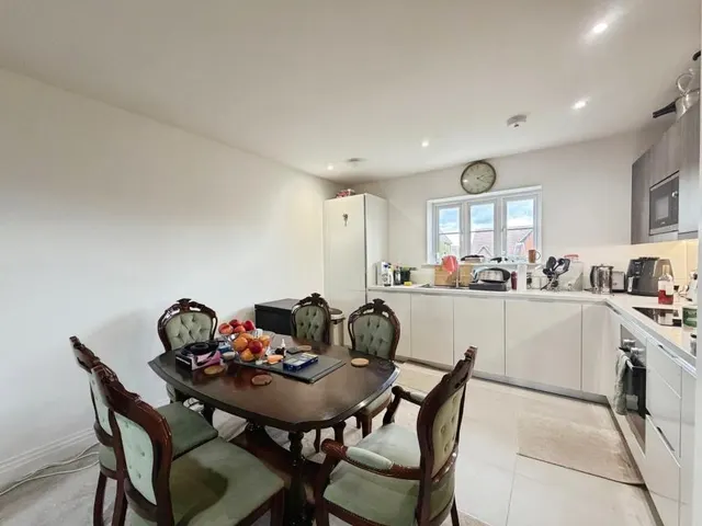 Ferard Corner, Warfield, RG42, photo 3