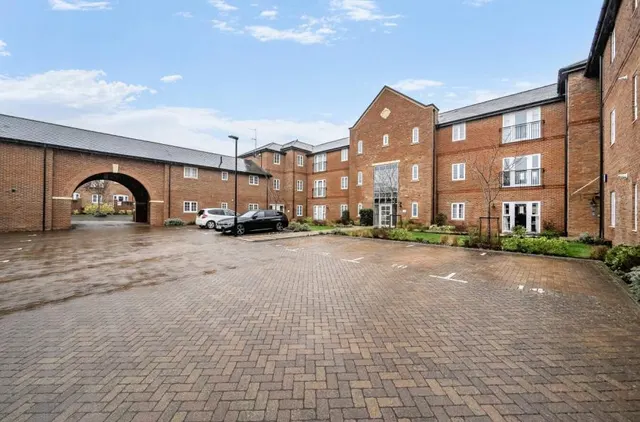Ferard Corner, Warfield, RG42, photo 1