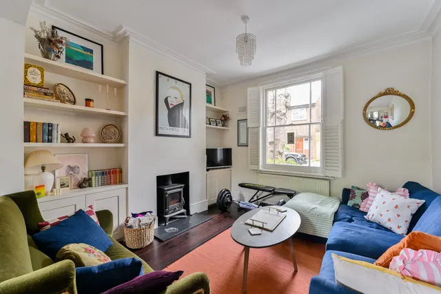 Photo 2 — 19 Sabine Road, London