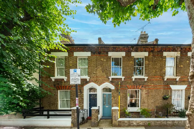 19 Sabine Road, London, photo 1