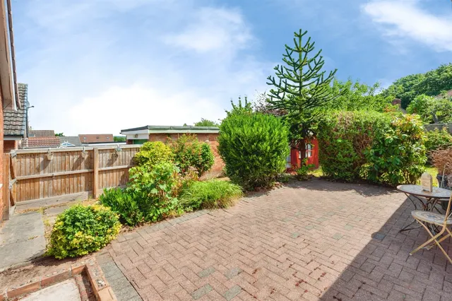 Photo 3 — Cambridge Gardens, Helsby, Frodsham