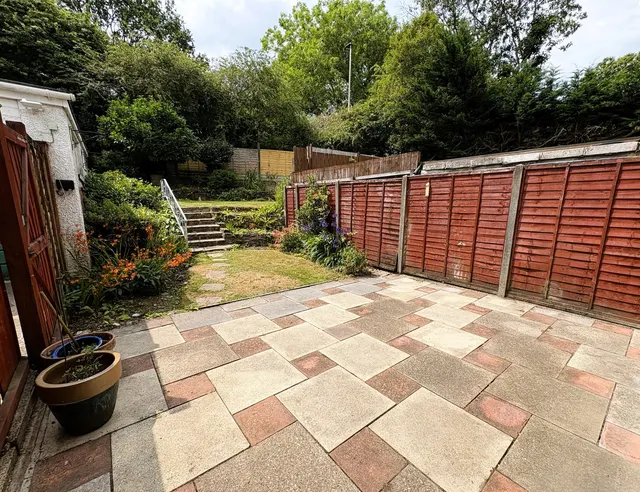 Photo 2 — Sycamore Avenue, Bishopsmead, Tavistock...
