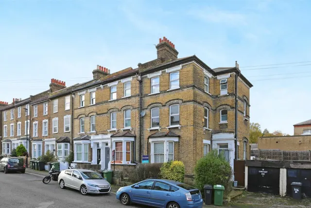 Fransfield Grove, London, SE26, photo 1