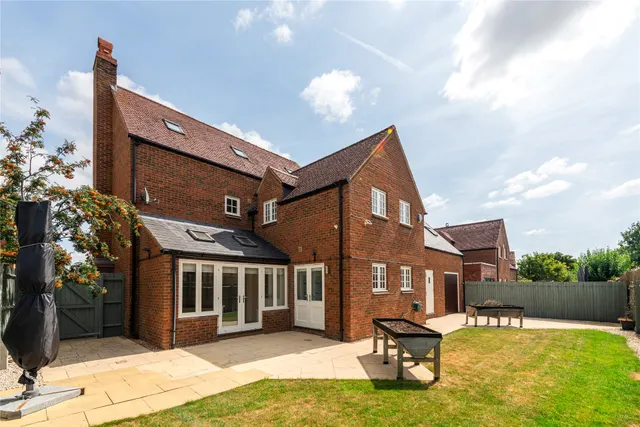 Cuckoo Hill Rise, Hanslope, MK19, photo 2