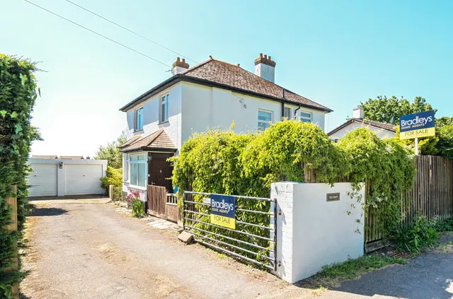Exeter Road, Teignmouth, Devon, TQ14
