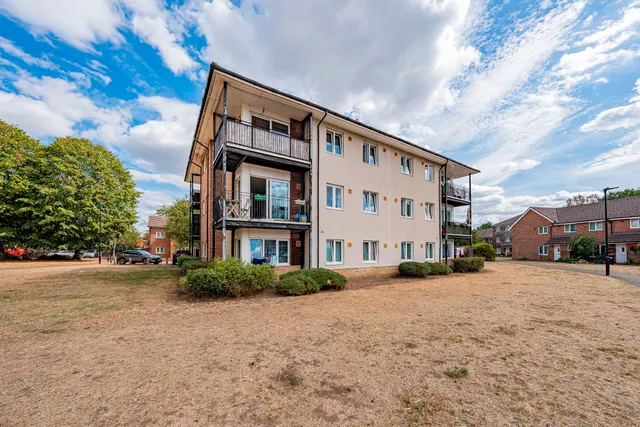 Vimy Close, Hounslow, photo 1