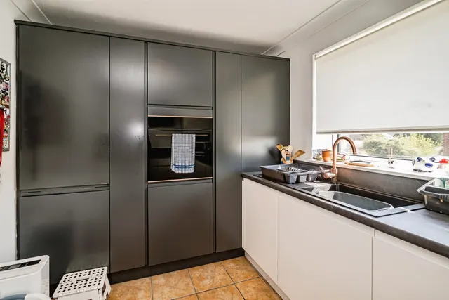 Sandringham Court, Slough, SL1, photo 2