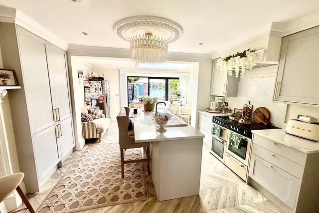 Clandon Avenue, Surrey Egham, TW20, photo 3