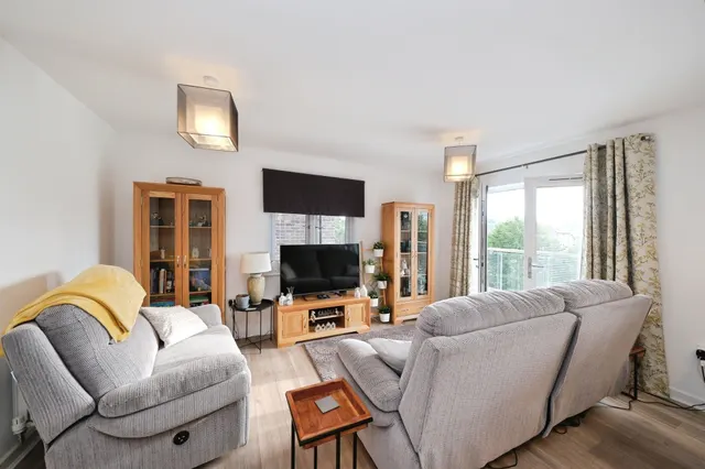 Laver Drive, Chesterfield, S41, photo 3