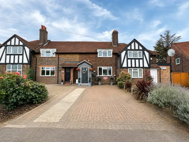 Eltham Palace Road, London, SE9, photo 1