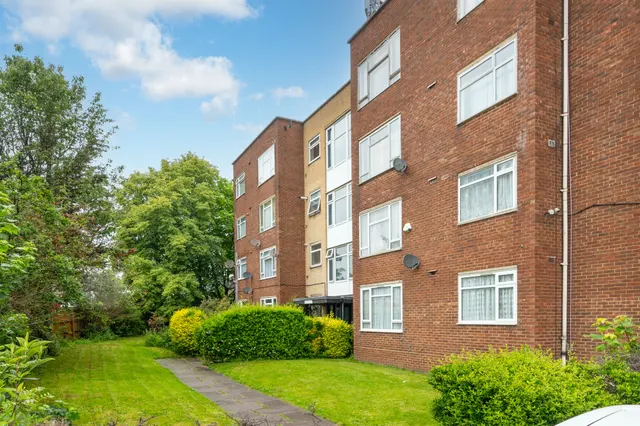 Photo 2 — 14 Accadia Court, 1-3 Blackbird Hill, London